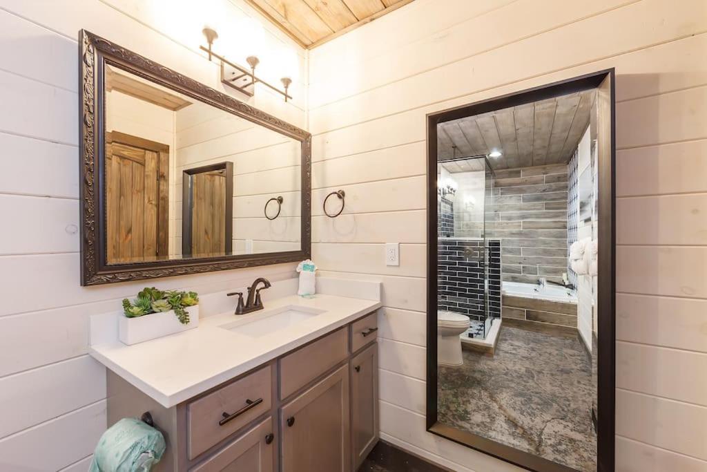 Romantic A-Frame Private Hottub Firepit Neargsmnp Sevierville Exterior photo