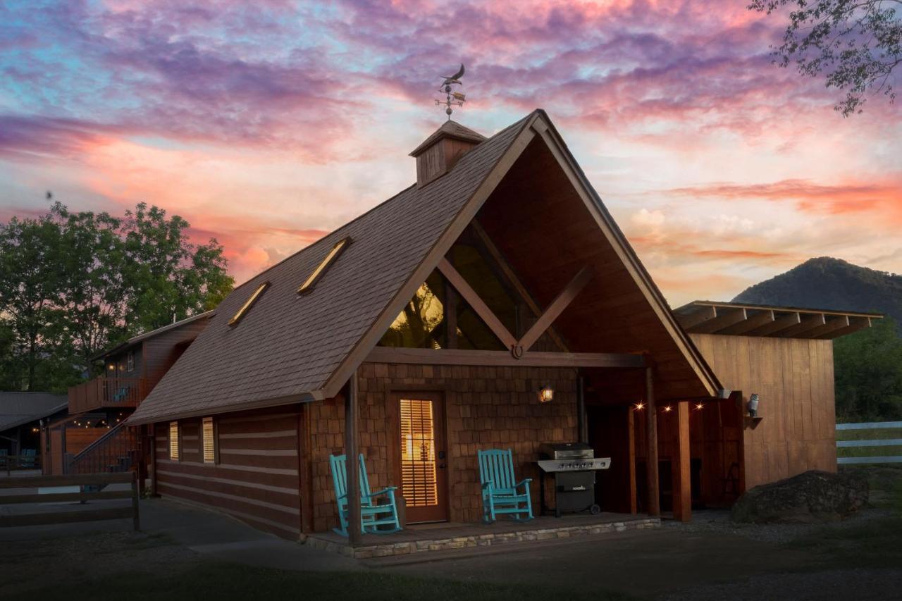 Romantic A-Frame Private Hottub Firepit Neargsmnp Sevierville Exterior photo